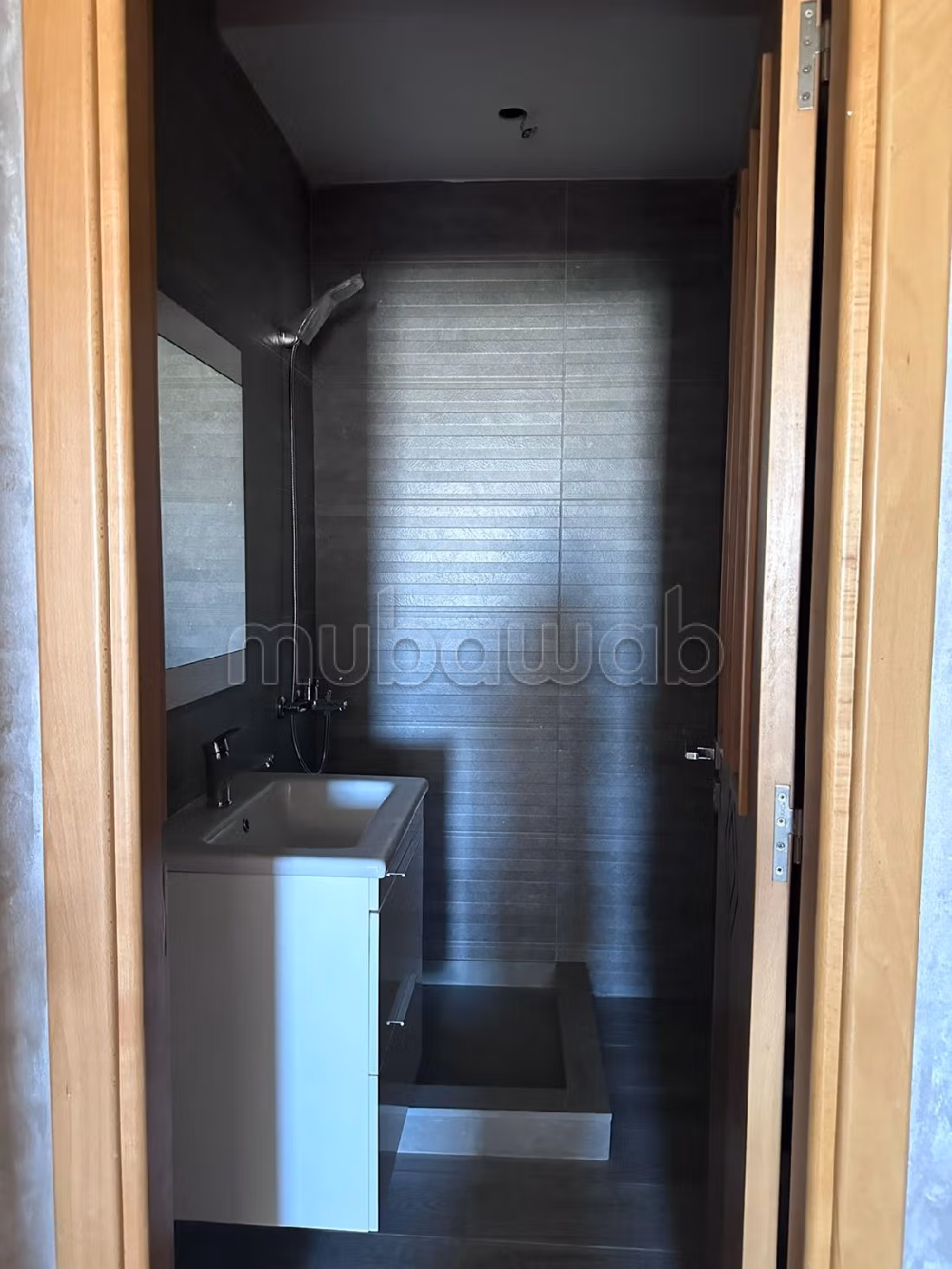 Sell apartment in Administratif. 1 Room. Caretaker service and air conditioning. 