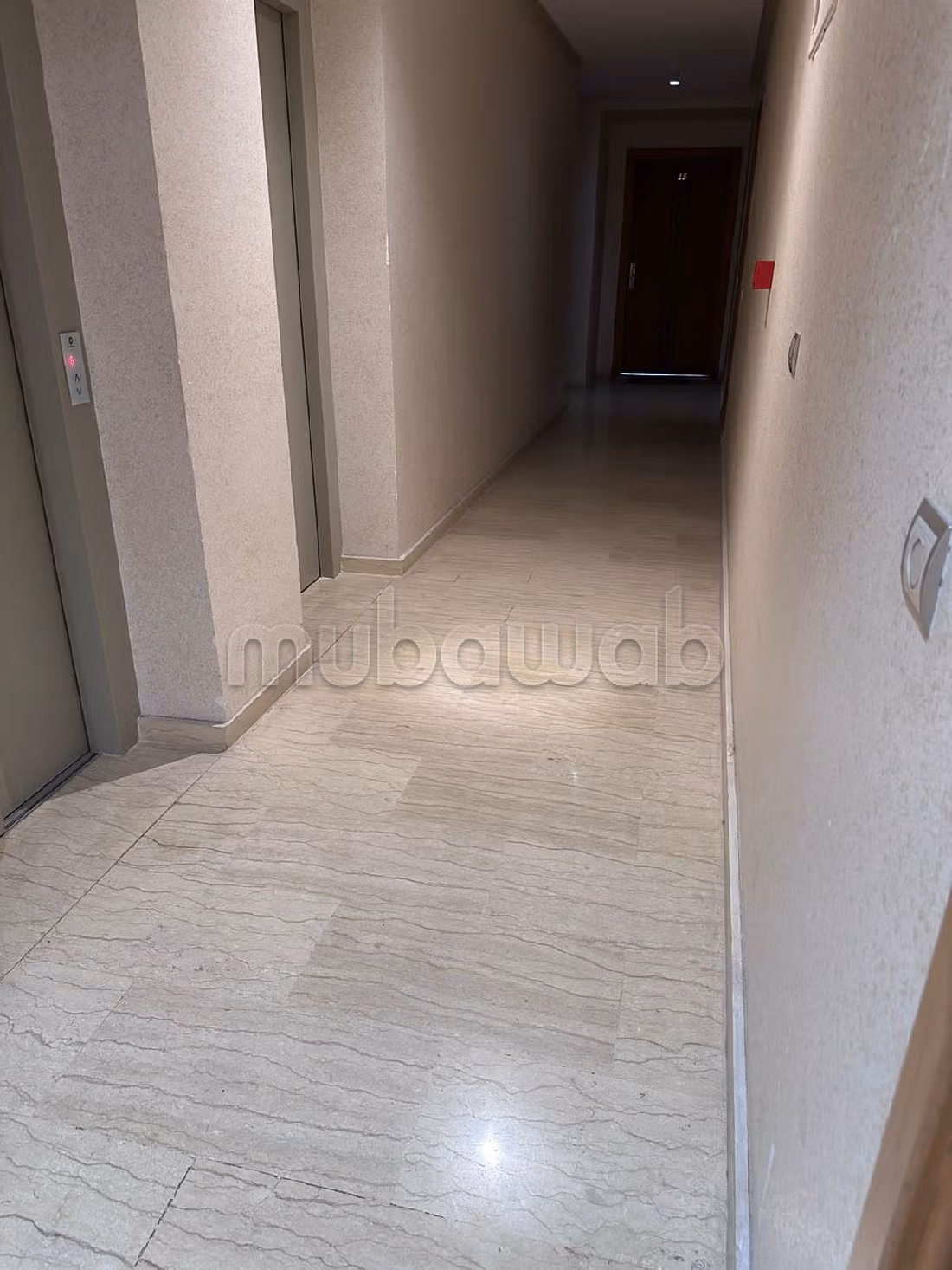 Sell apartment in Administratif. 1 Room. Caretaker service and air conditioning. 