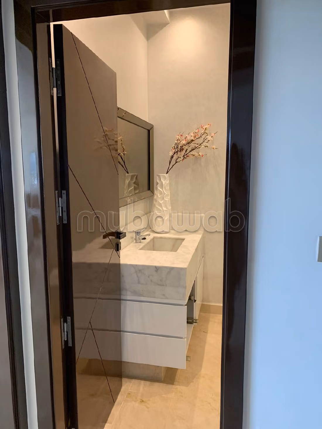 Splendido appartamento in vendita a Californie. Superficie totale 210 m². Servizio di concierge e aria condizionata. 