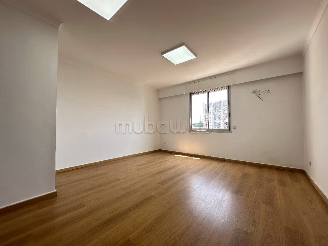 Offices for rent in Maârif Extension. Small area 270 m². Air conditioning system