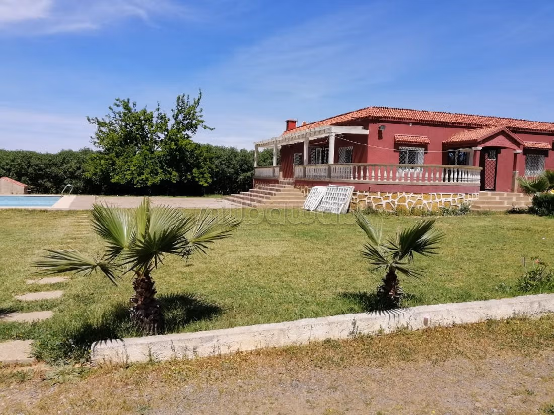 Nu te koop: boerderijen in Entrée Sud. Oppervlakte 20000 m². 
