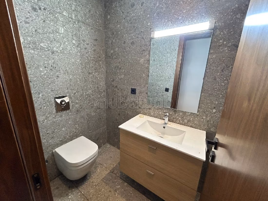 Louez cet appartement à Casablanca Finance City. 3 pièces. Bien meublé