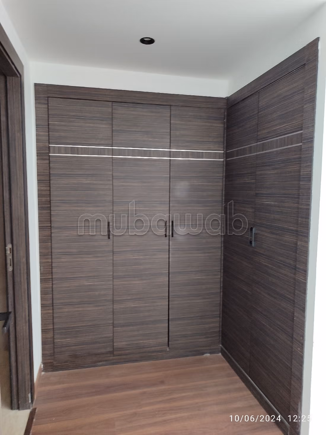 شقة رائعة للبيع بالوازيس. 3 غرف جميلة. خدمات الكونسياج ، و تكييف الهواء