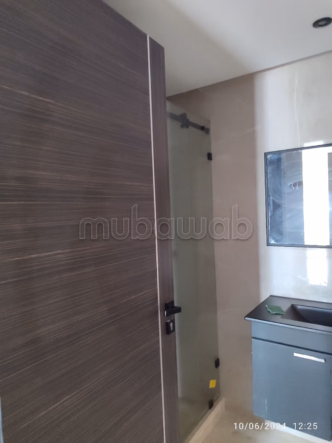 شقة رائعة للبيع بالوازيس. 3 غرف جميلة. خدمات الكونسياج ، و تكييف الهواء