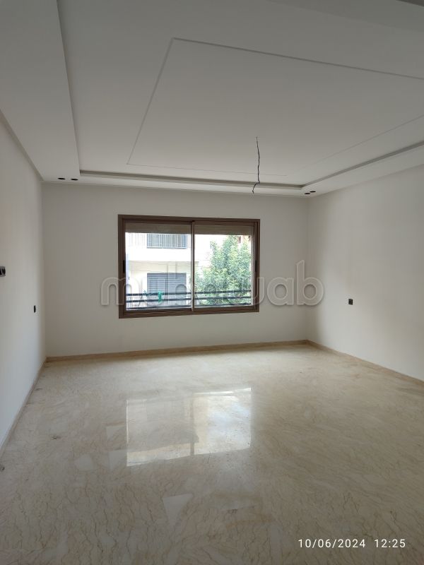 شقة رائعة للبيع بالوازيس. 3 غرف جميلة. خدمات الكونسياج ، و تكييف الهواء