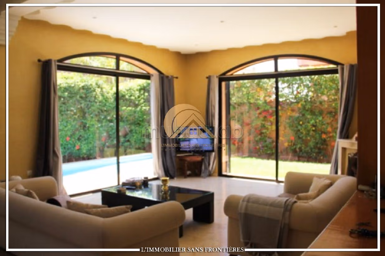 Luxury Villa for sale in Hay Targa. 5 comfortable rooms. Swimming pool, air conditioning. 