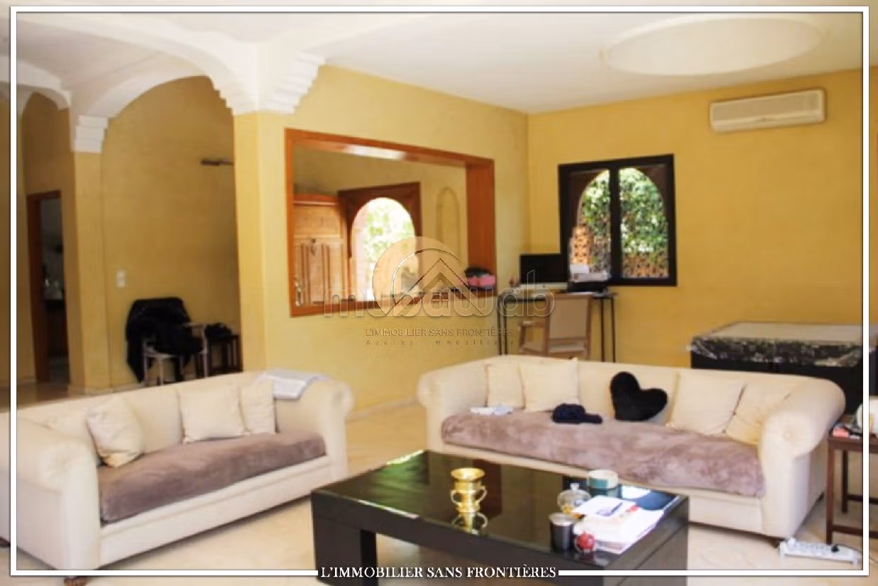 Luxury Villa for sale in Hay Targa. 5 comfortable rooms. Swimming pool, air conditioning. 