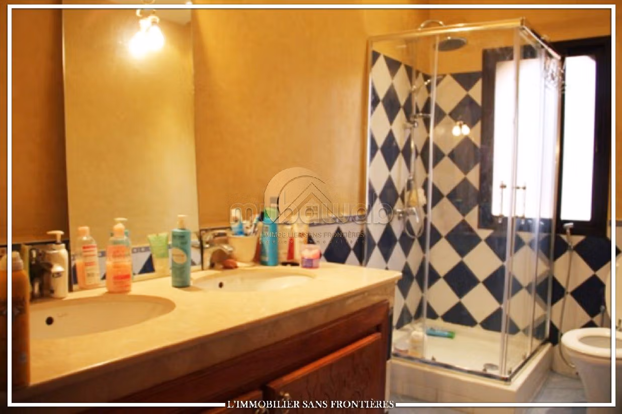 Luxury Villa for sale in Hay Targa. 5 comfortable rooms. Swimming pool, air conditioning. 