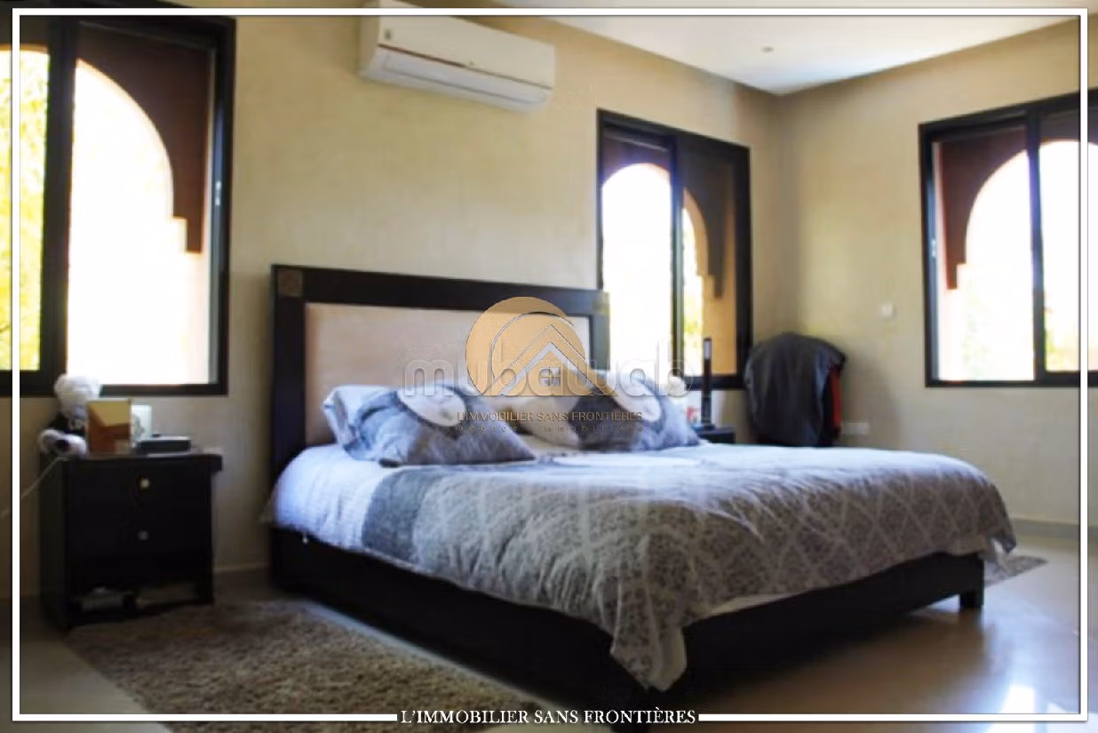 Luxury Villa for sale in Hay Targa. 5 comfortable rooms. Swimming pool, air conditioning. 