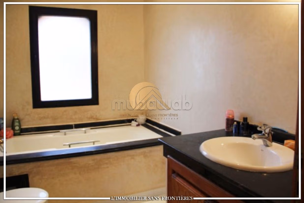 Luxury Villa for sale in Hay Targa. 5 comfortable rooms. Swimming pool, air conditioning. 