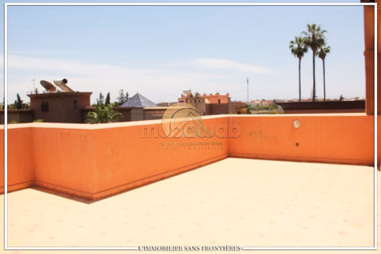 Luxury Villa for sale in Hay Targa. 5 comfortable rooms. Swimming pool, air conditioning. 