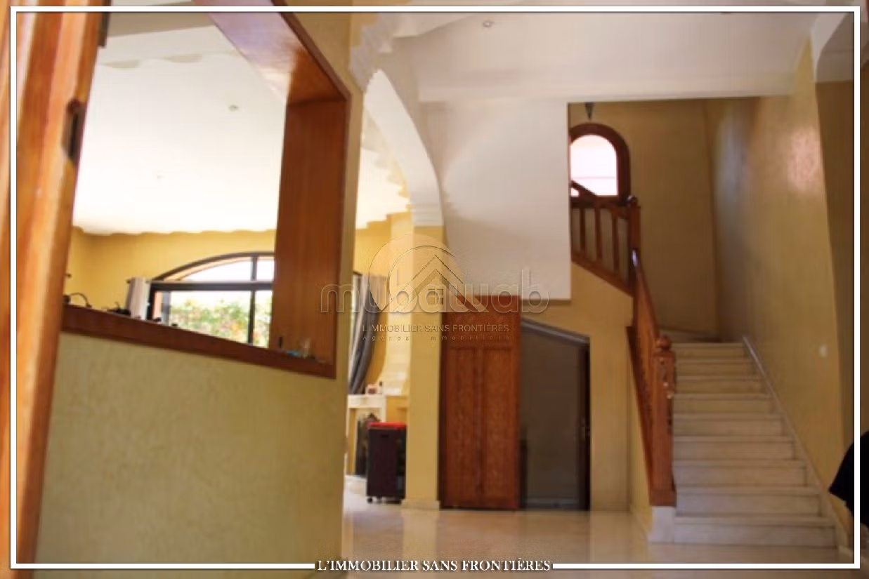 Luxury Villa for sale in Hay Targa. 5 comfortable rooms. Swimming pool, air conditioning. 