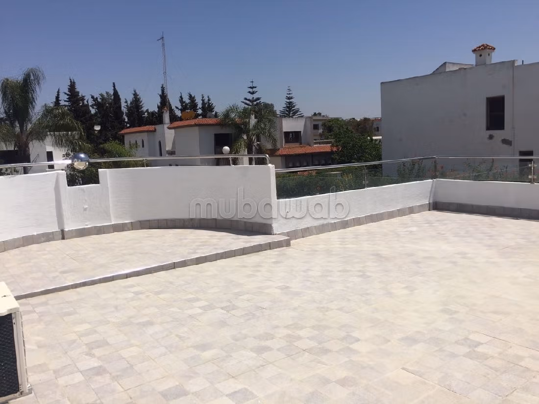 Huren: villa's en luxe woningen in Riyad. 8 Ruimtes. Terras en garage.