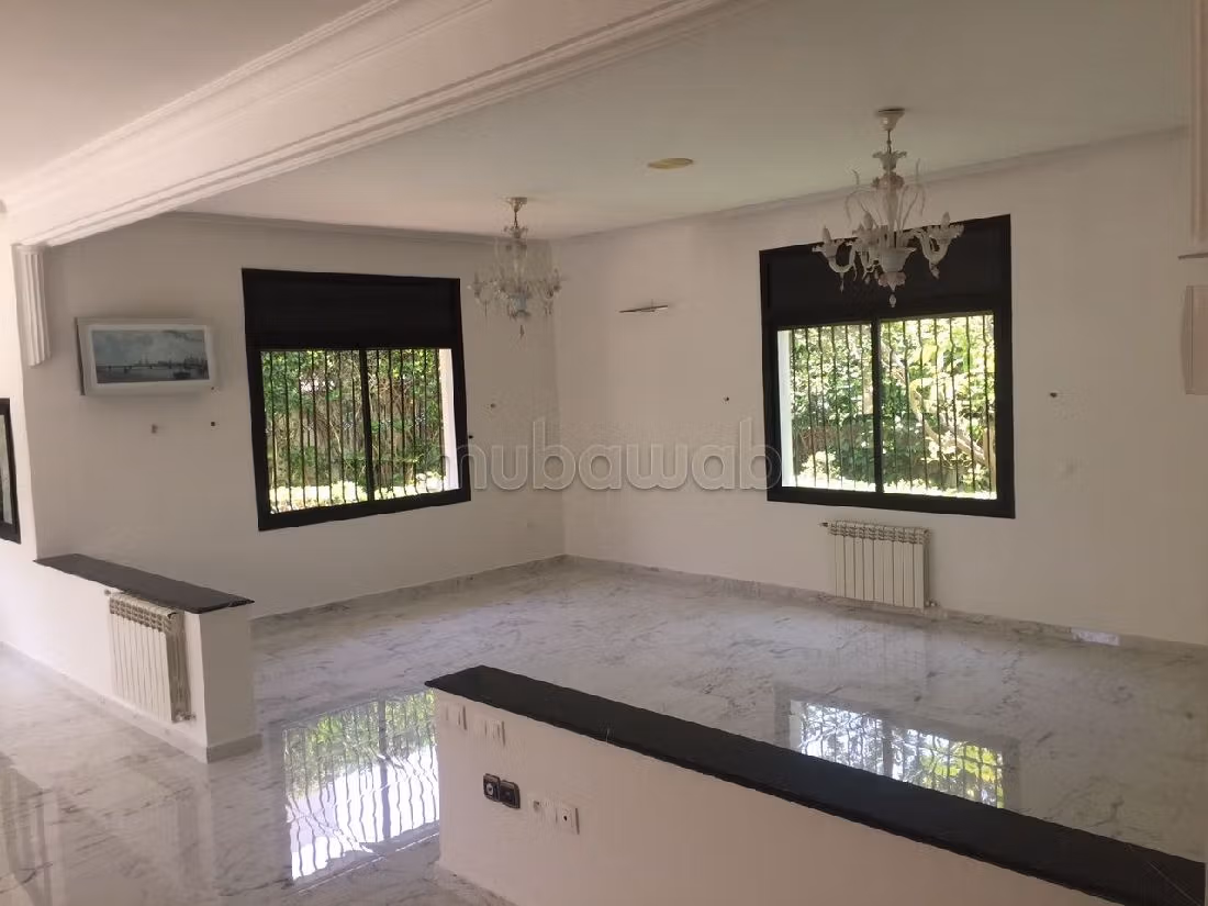 Huren: villa's en luxe woningen in Riyad. 8 Ruimtes. Terras en garage.