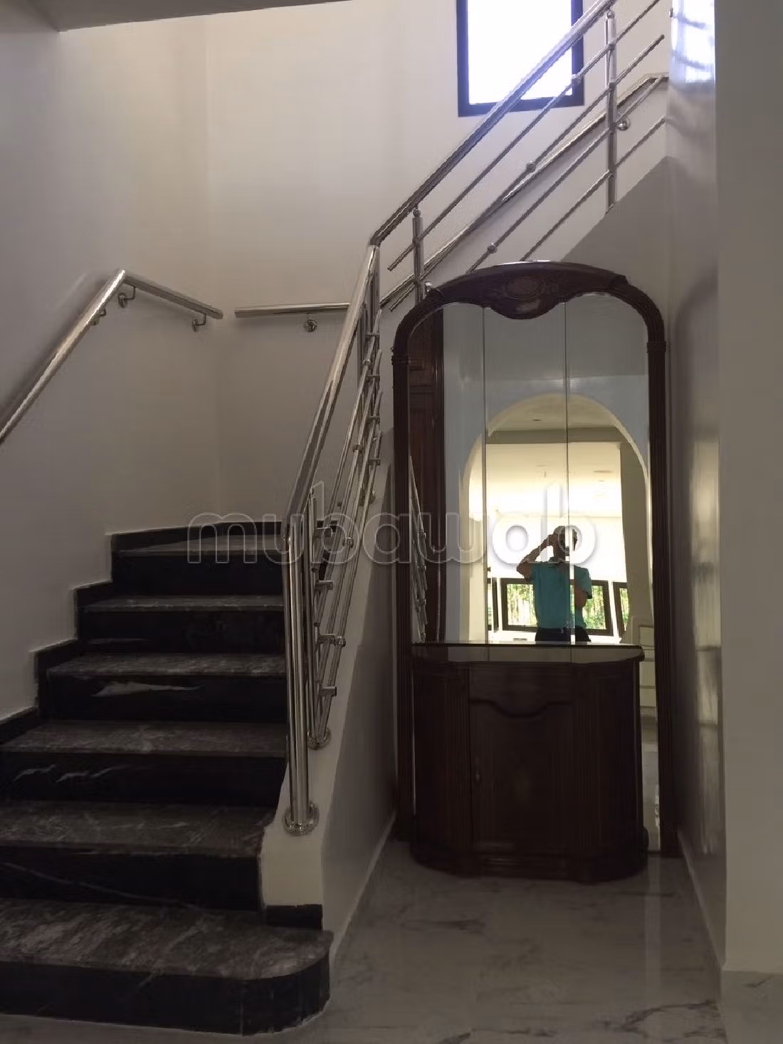 Huren: villa's en luxe woningen in Riyad. 8 Ruimtes. Terras en garage.