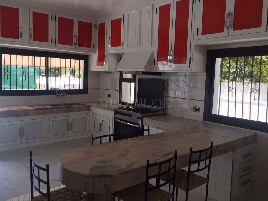 Huren: villa's en luxe woningen in Riyad. 8 Ruimtes. Terras en garage.