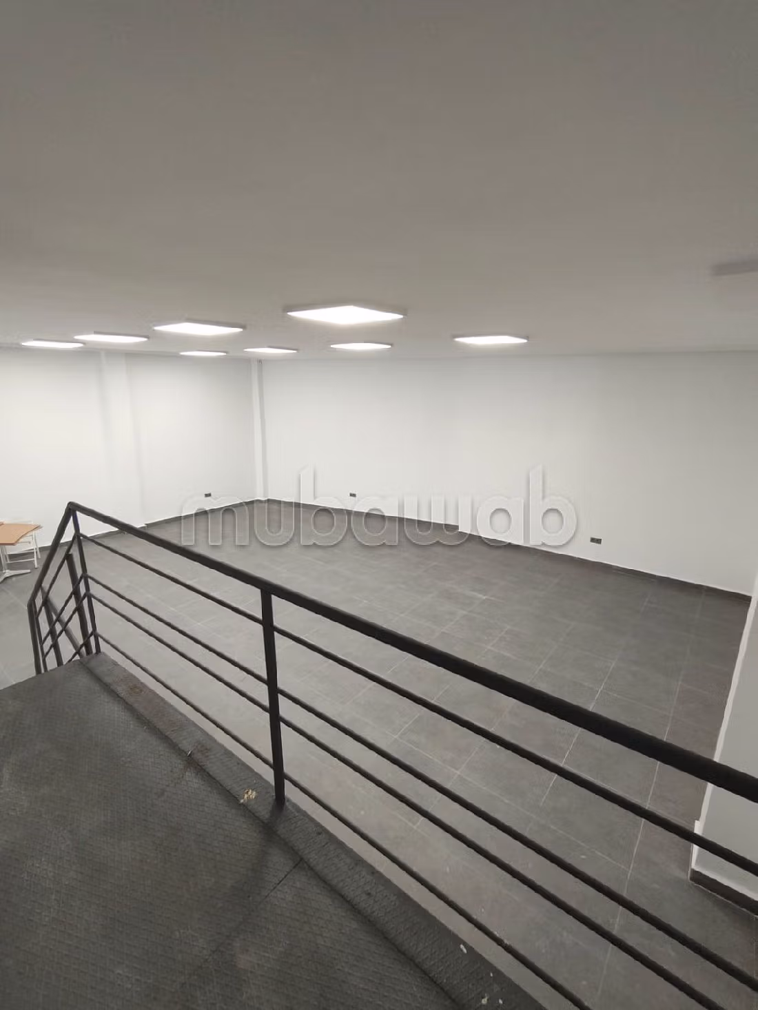 Offices & shops to rent in Gauthier. Small area 165 m². Robust door, On site security. 