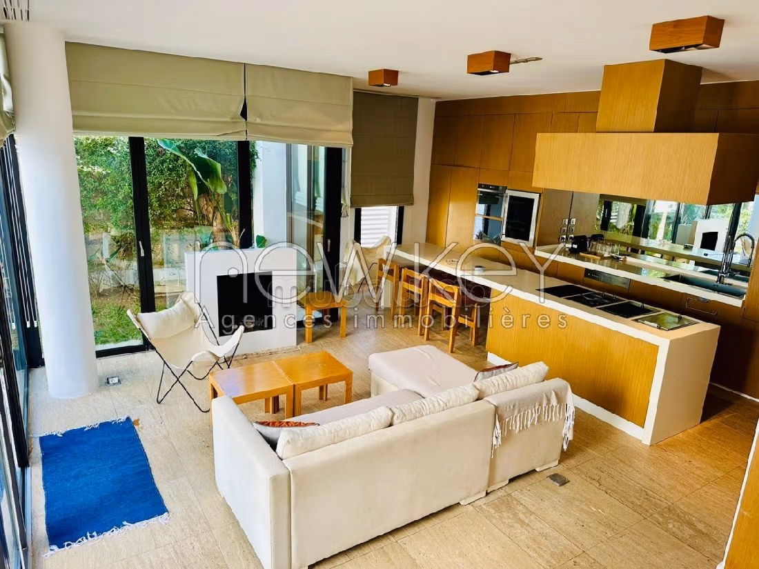 Eccezionale casa di lusso in affitto. Superficie totale 160 m². Piscina. 