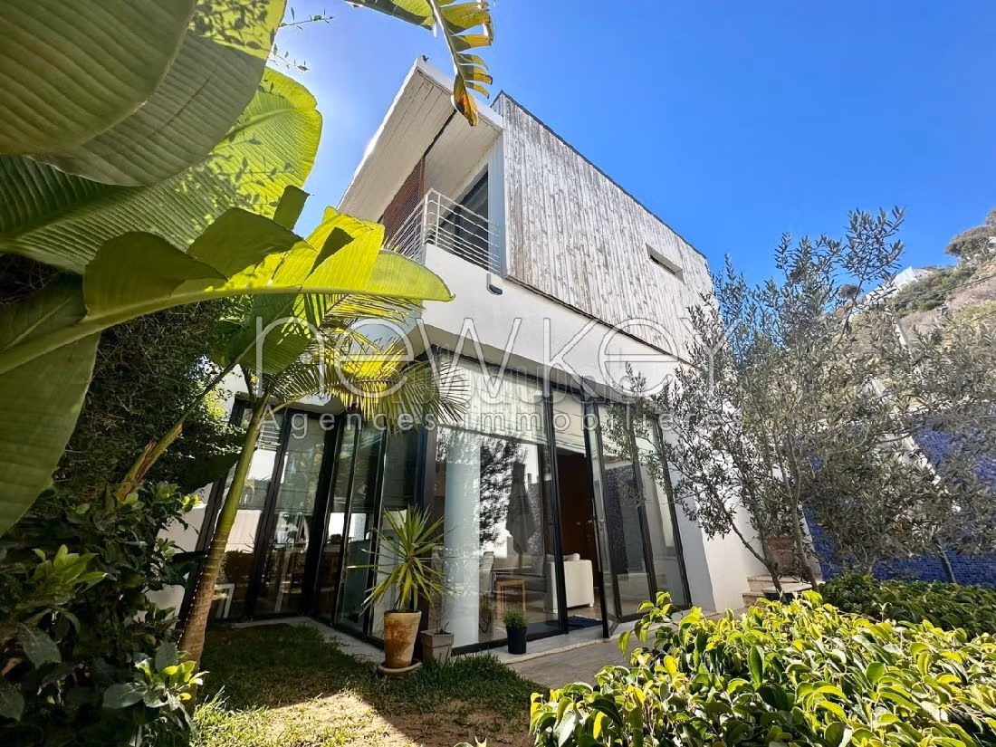 Eccezionale casa di lusso in affitto. Superficie totale 160 m². Piscina. 