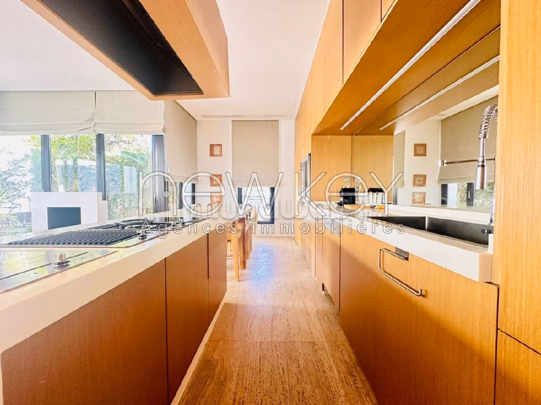 Eccezionale casa di lusso in affitto. Superficie totale 160 m². Piscina. 