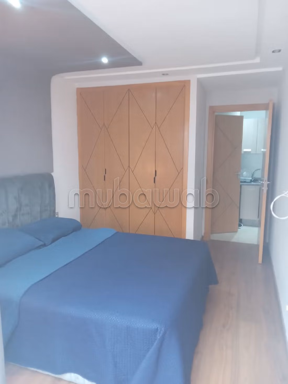 Rent this apartment in Roches Noires. Dimension 69 m². Furnished. 