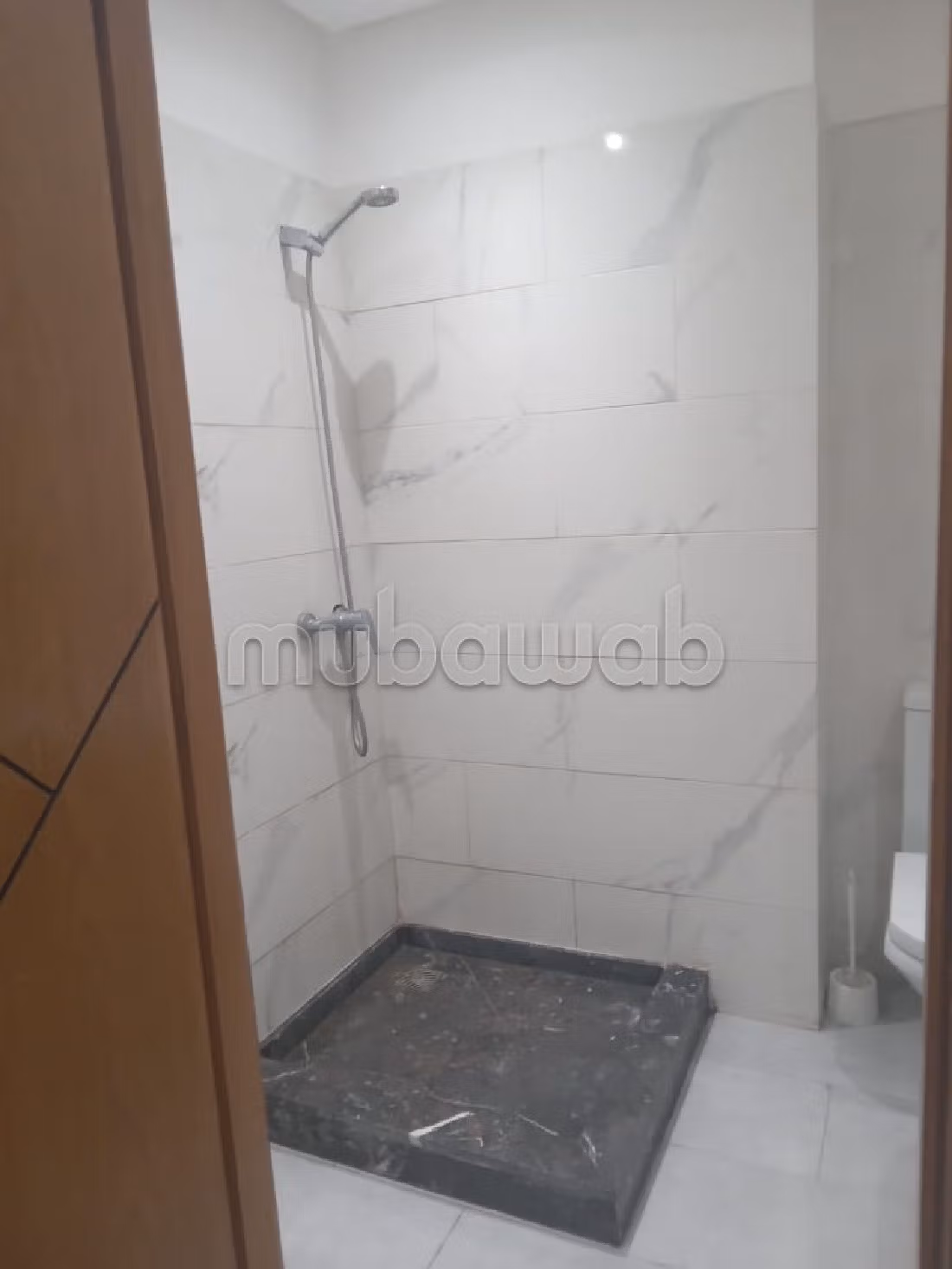 Rent this apartment in Roches Noires. Dimension 69 m². Furnished. 