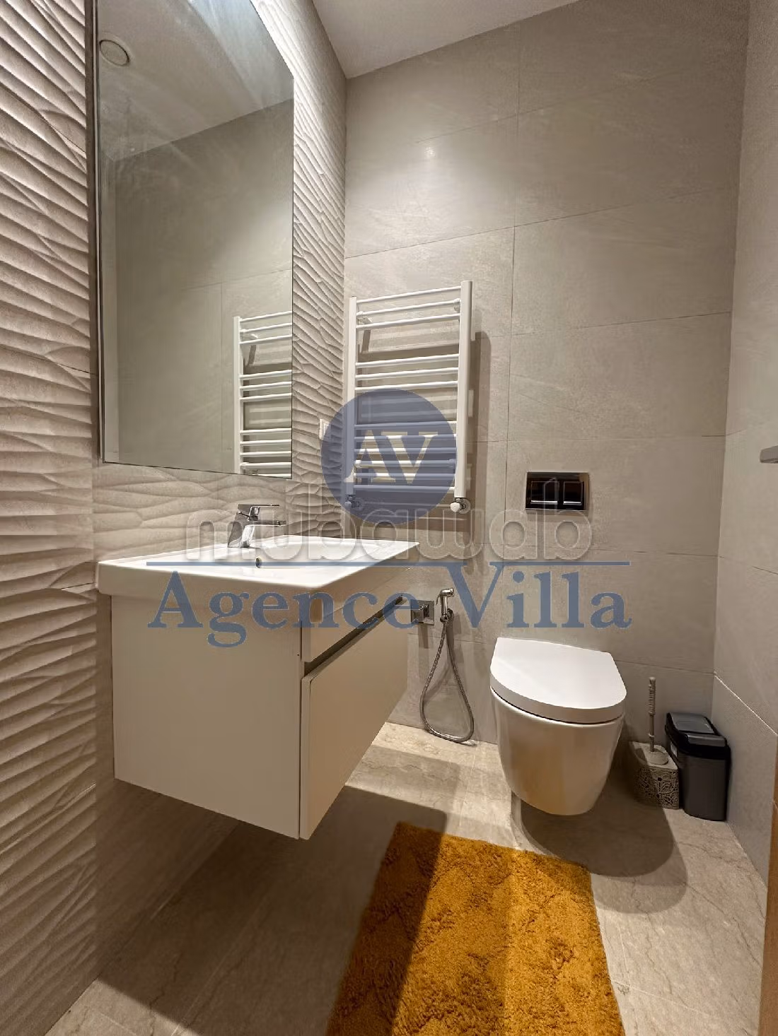 Splendido appartamento in affitto a Les Berges Du Lac 2. Superficie 180 m². arredato. 