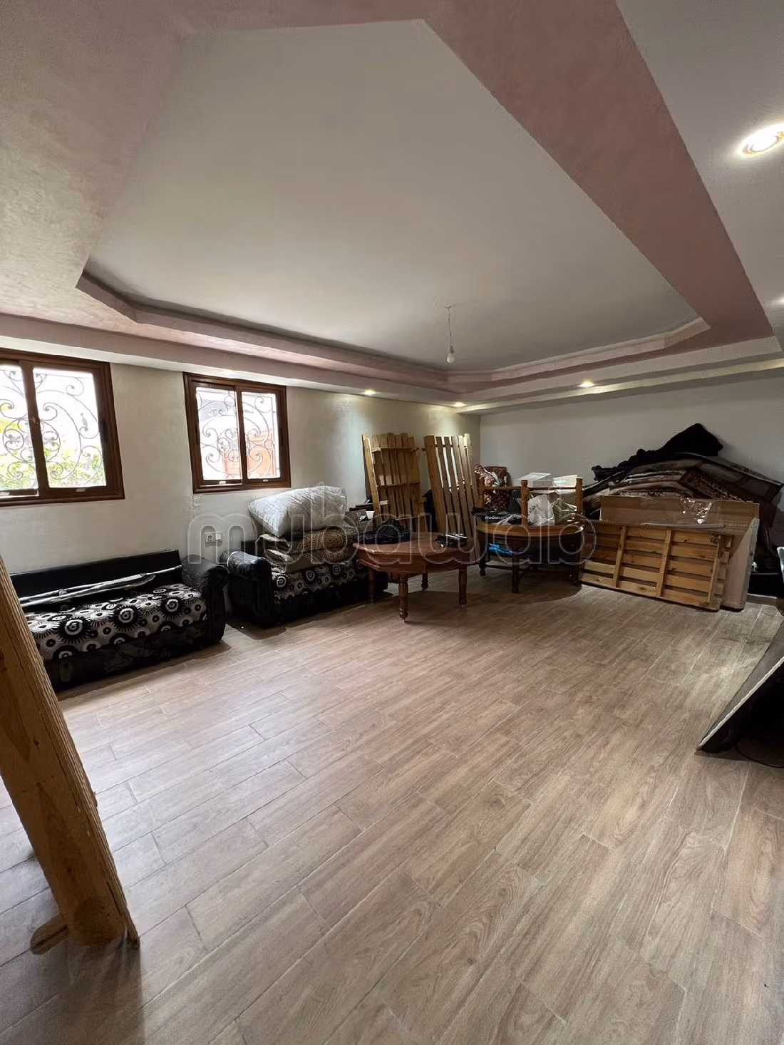 High quality villa for sale in Aïn Sebaâ. 5 large living areas. Carpark, Balcony. 