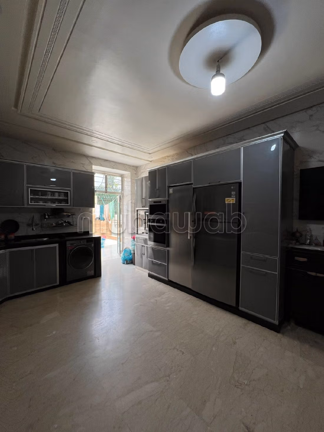 High quality villa for sale in Aïn Sebaâ. 5 large living areas. Carpark, Balcony. 