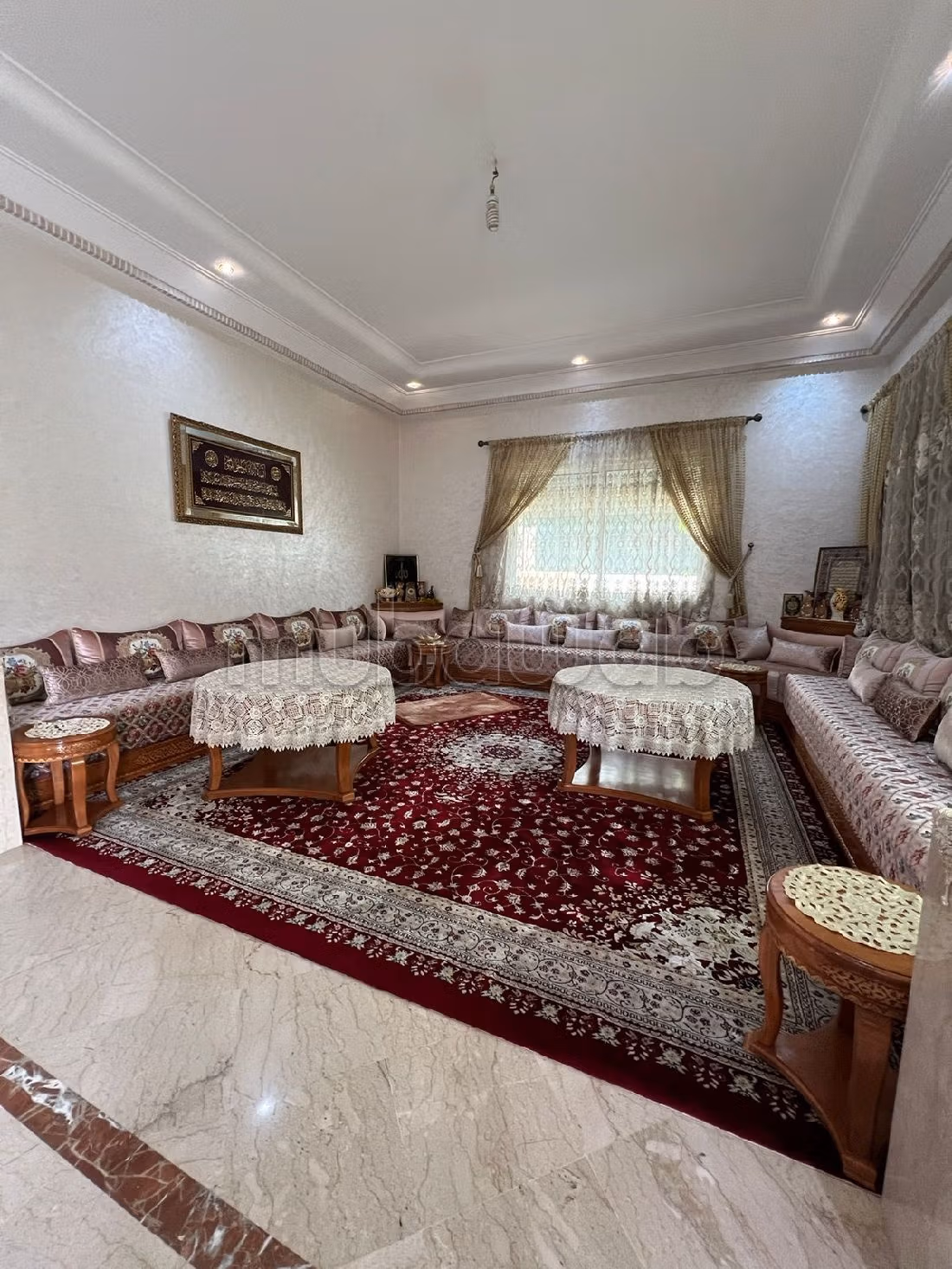 High quality villa for sale in Aïn Sebaâ. 5 large living areas. Carpark, Balcony. 