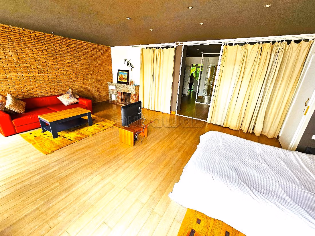 Rent an apartment in Hassan - Centre Ville. Area of 90 m². New furniture. 