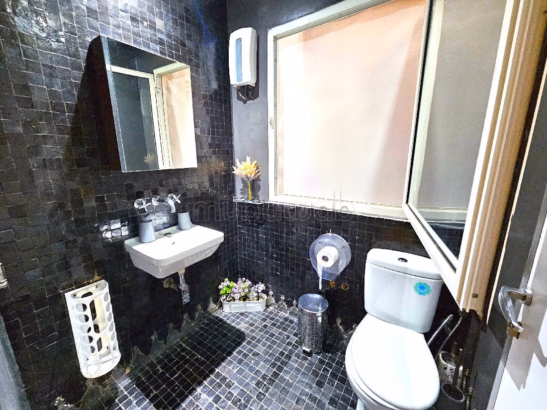 Rent an apartment in Hassan - Centre Ville. Area of 90 m². New furniture. 