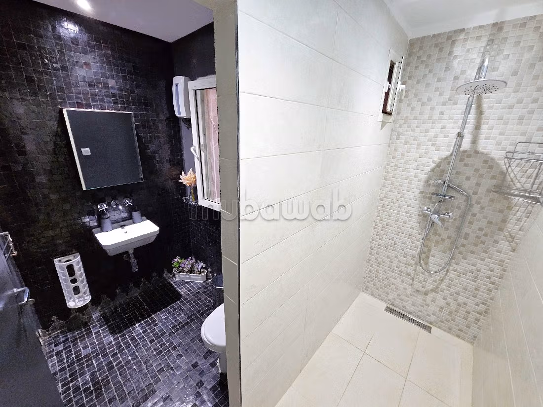 Rent an apartment in Hassan - Centre Ville. Area of 90 m². New furniture. 