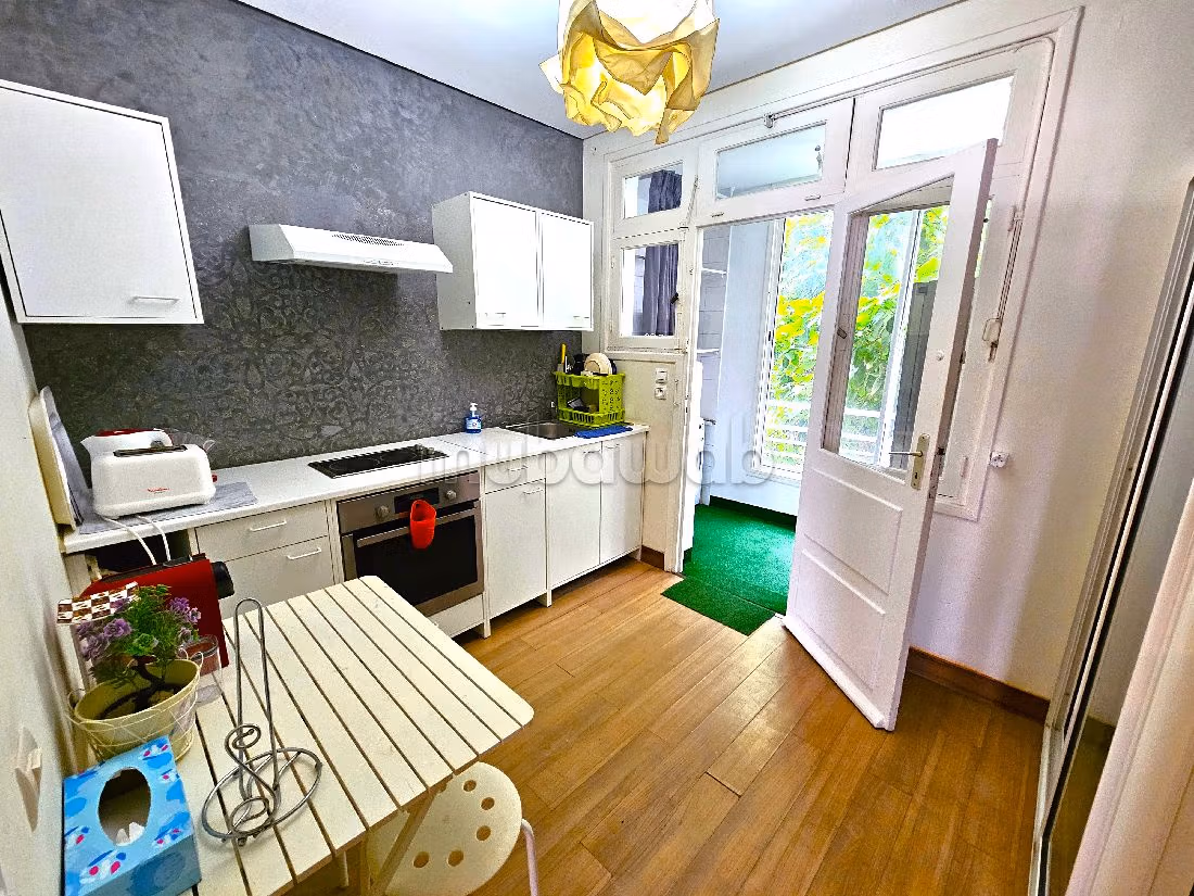 Rent an apartment in Hassan - Centre Ville. Area of 90 m². New furniture. 