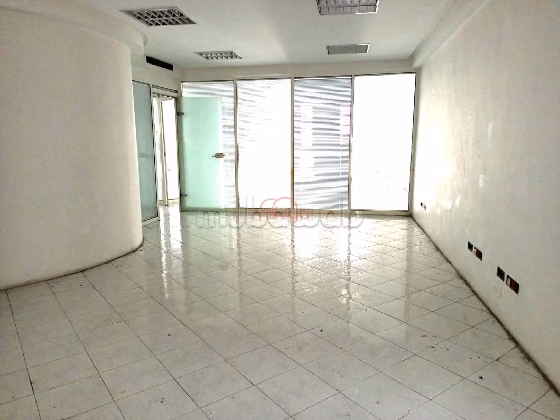 Ufficio da acquistare a Mers Sultan. Superficie di 2666 m². Ascensore e garage