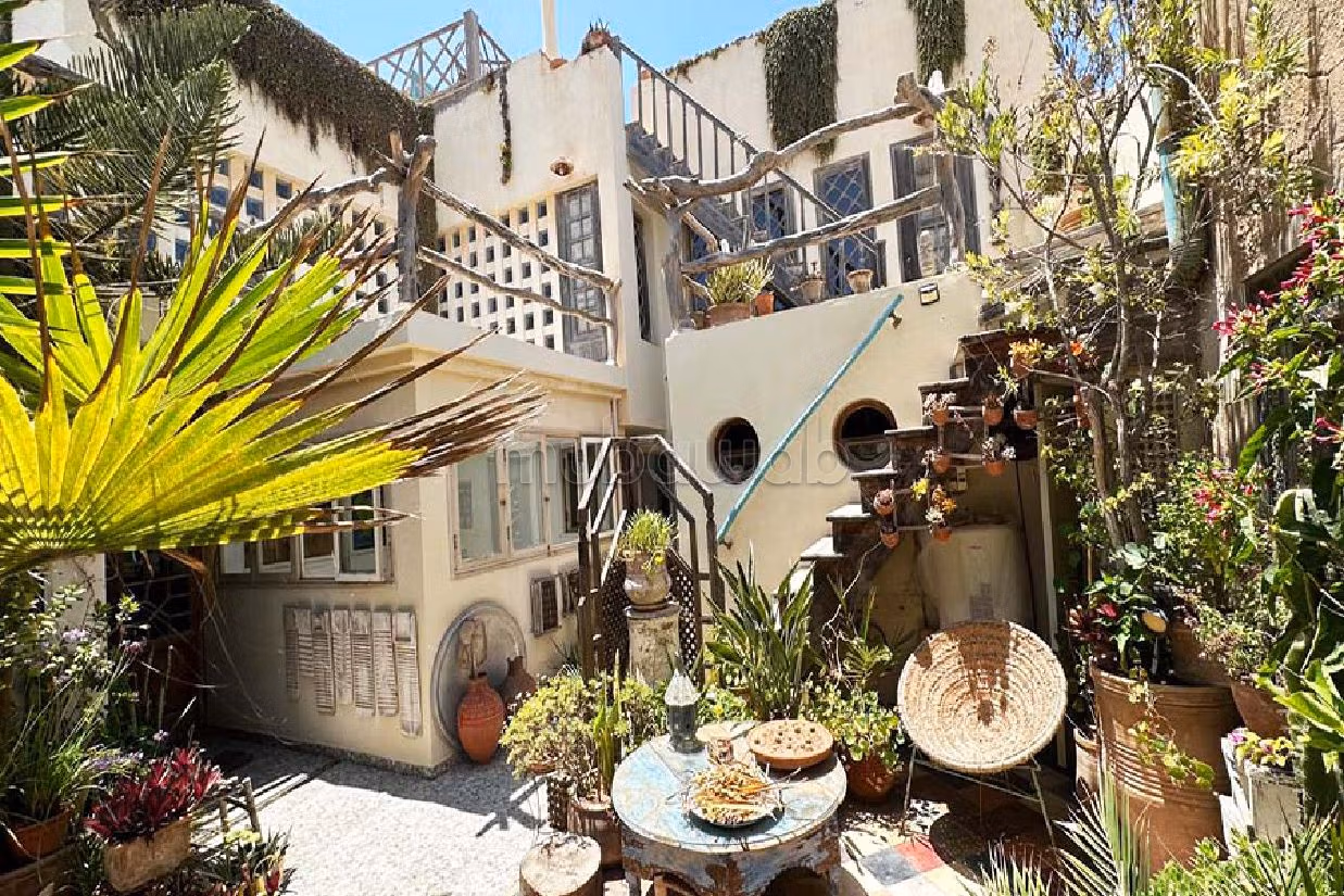 Riad for sale in Place Moulay Hassan. 10 rooms. View facing the sea, Centralised air conditioning