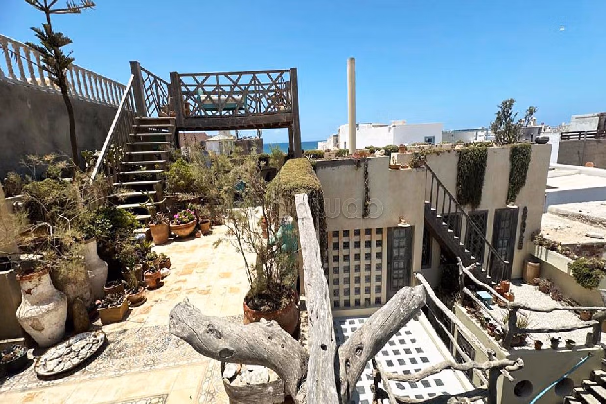 Riad for sale in Place Moulay Hassan. 10 rooms. View facing the sea, Centralised air conditioning