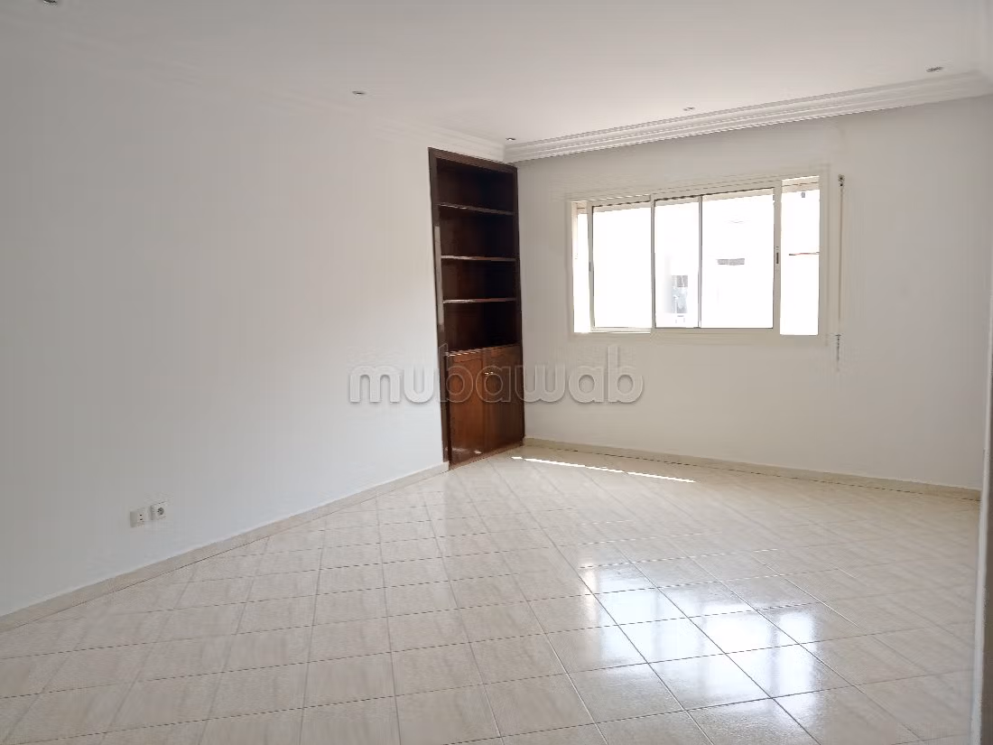 Bonito piso en alquiler en Agdal. 3 habitaciones confortables. Conserje