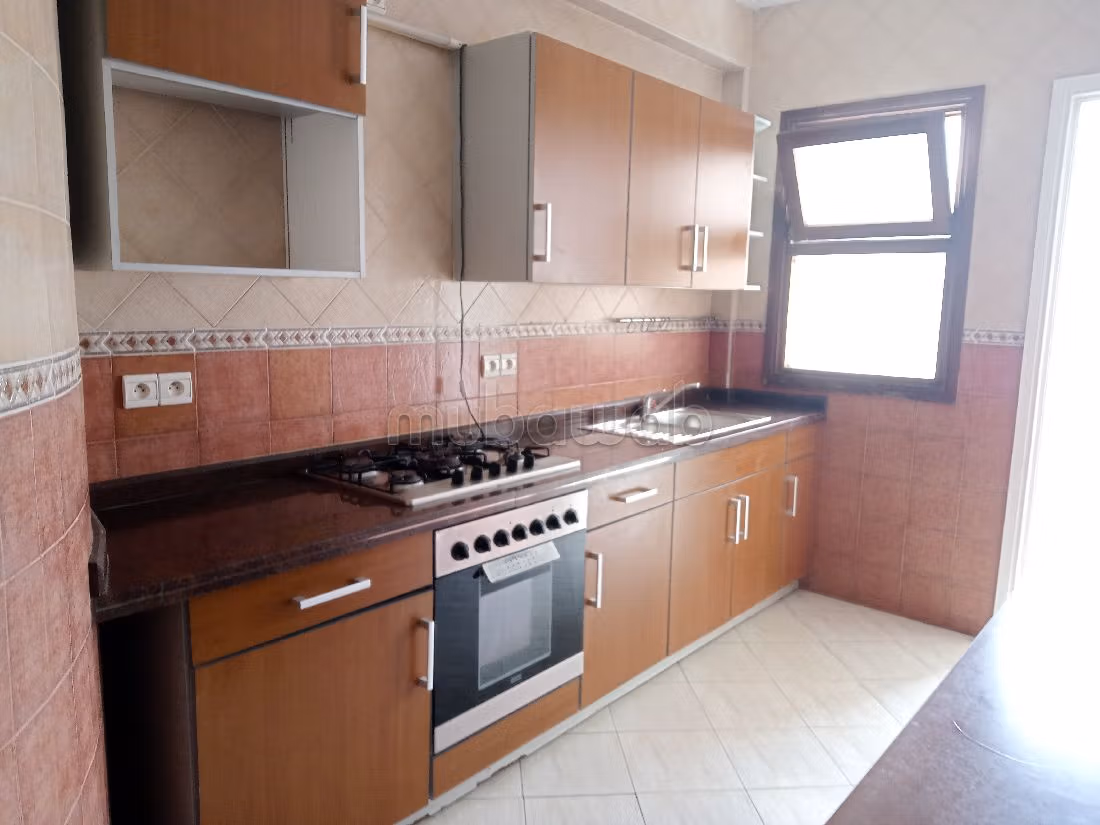 Bonito piso en alquiler en Agdal. 3 habitaciones confortables. Conserje