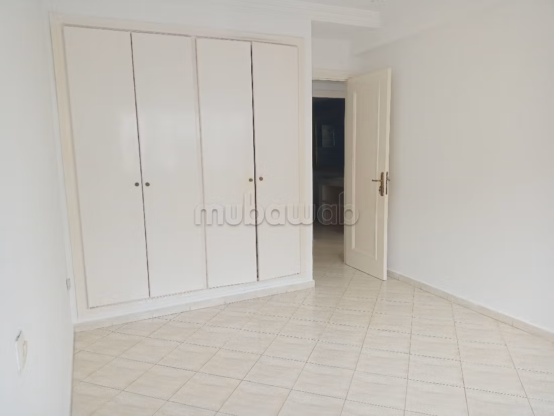 Bonito piso en alquiler en Agdal. 3 habitaciones confortables. Conserje