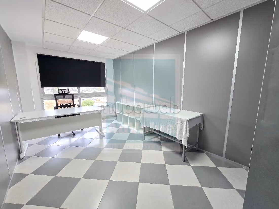 Ufficio disponibile in affitto. Superficie 350 m². Con ascensore. 