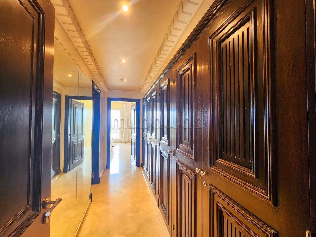 Flat for rent in Ain Diab Extension. 3 rooms. Storage unit. 