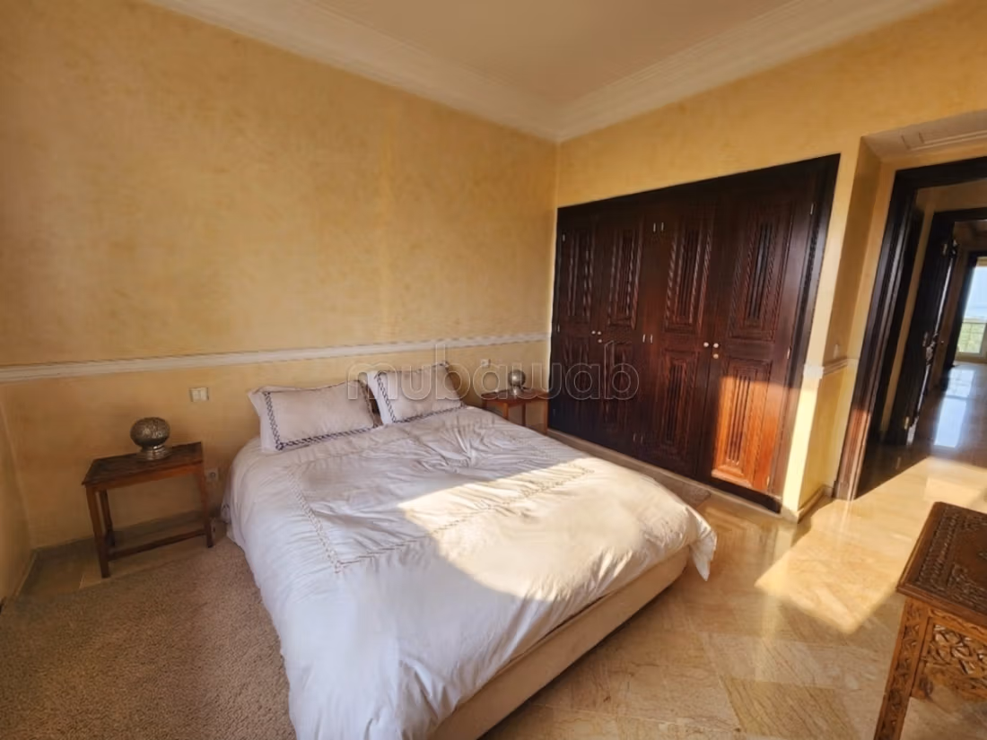 Flat for rent in Ain Diab Extension. 3 rooms. Storage unit. 