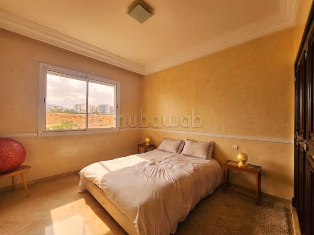 Flat for rent in Ain Diab Extension. 3 rooms. Storage unit. 