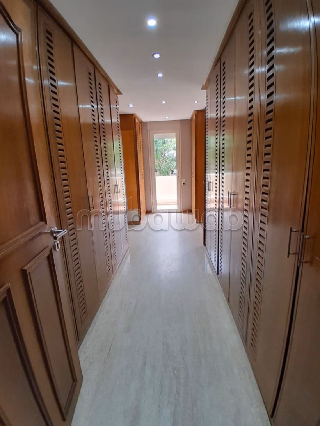 Meravigliosa villa in affitto a Californie. 6 locali. Finestre con doppi vetri e riscaldamento. 