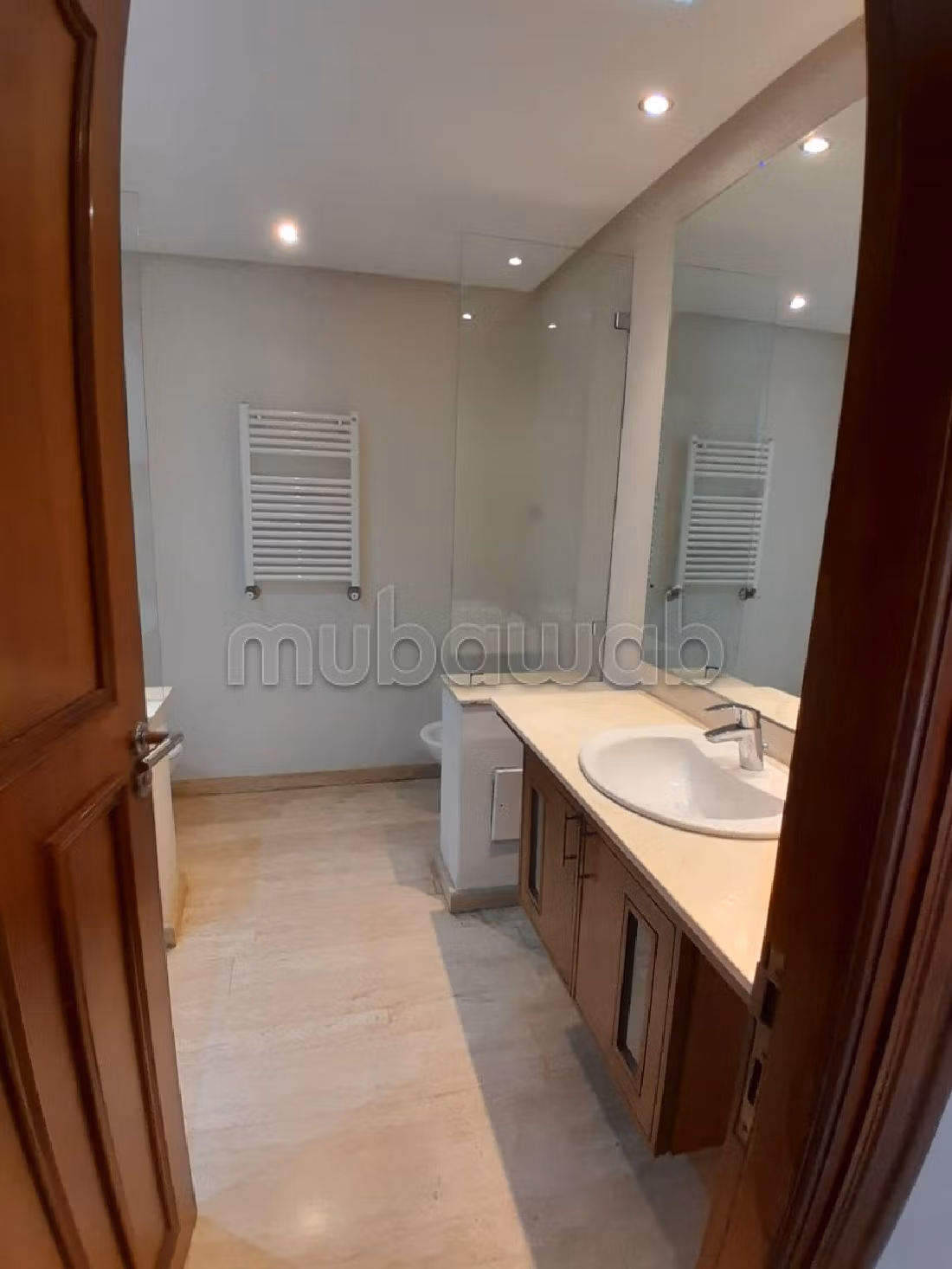 Meravigliosa villa in affitto a Californie. 6 locali. Finestre con doppi vetri e riscaldamento. 