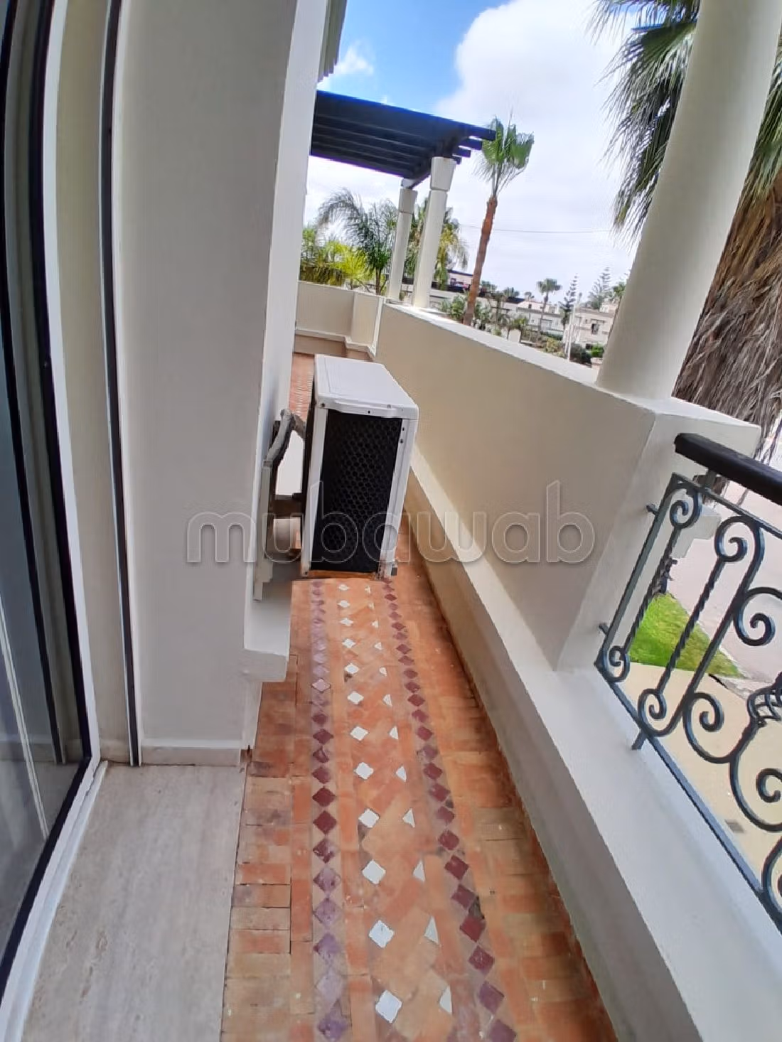 Meravigliosa villa in affitto a Californie. 6 locali. Finestre con doppi vetri e riscaldamento. 