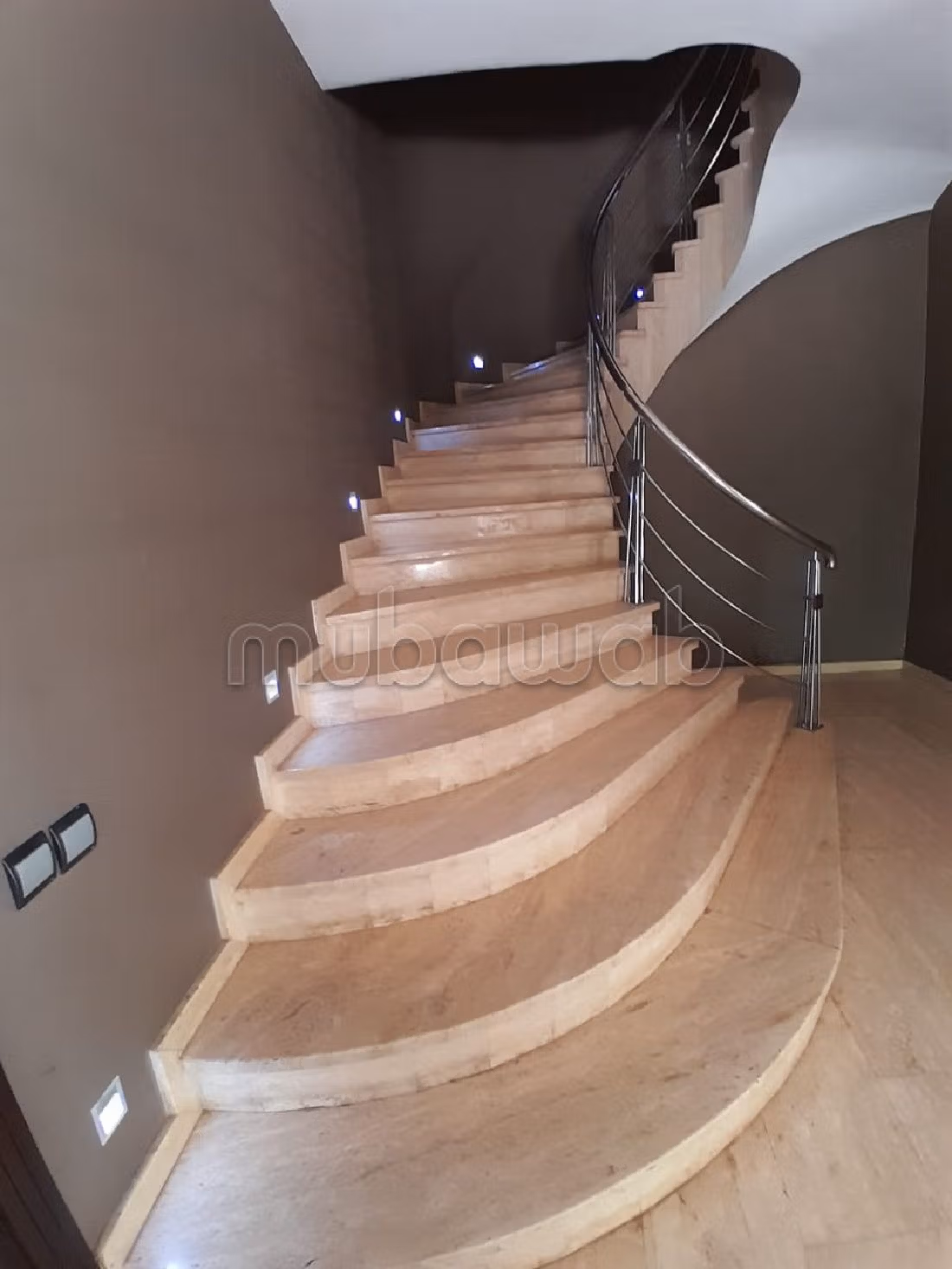 Meravigliosa villa in affitto a Californie. 6 locali. Finestre con doppi vetri e riscaldamento. 