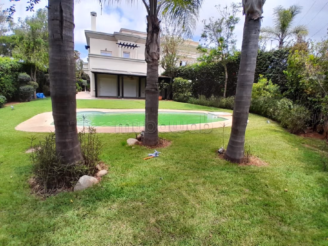 Meravigliosa villa in affitto a Californie. 6 locali. Finestre con doppi vetri e riscaldamento. 