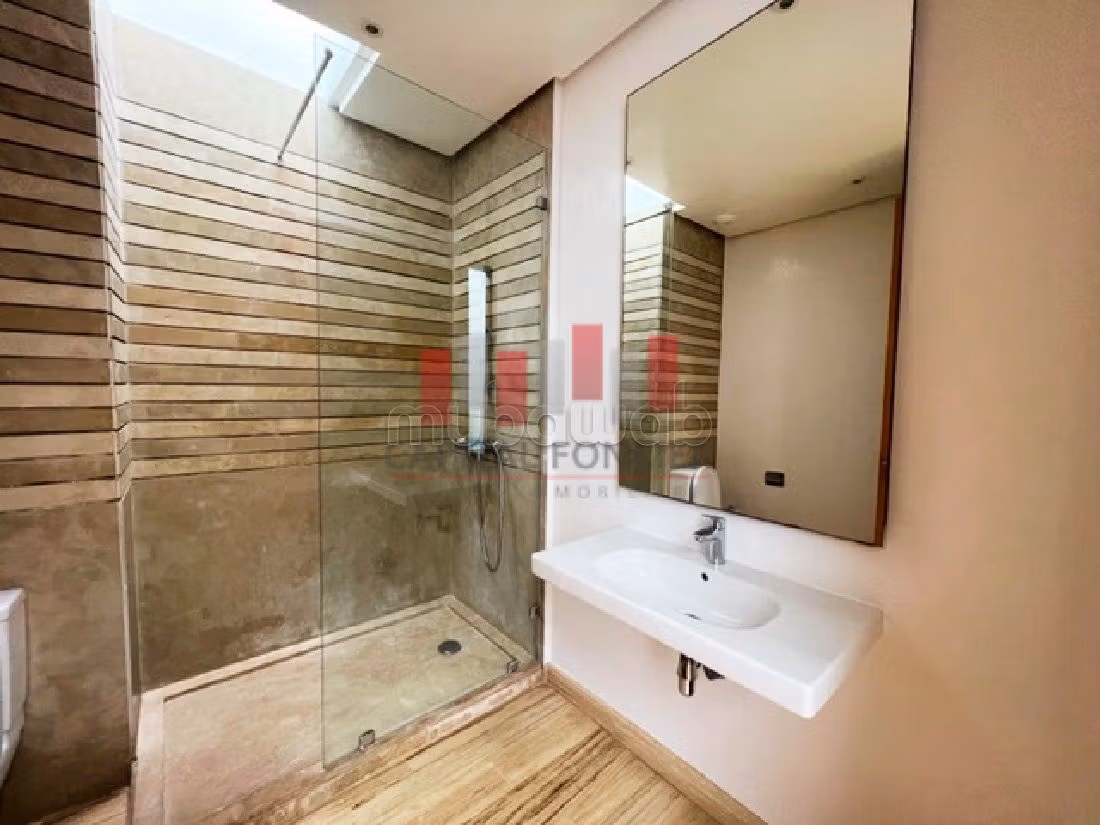 Meravigliosa villa in affitto a Ain Diab. 4 camere. Giardino, terrazzo